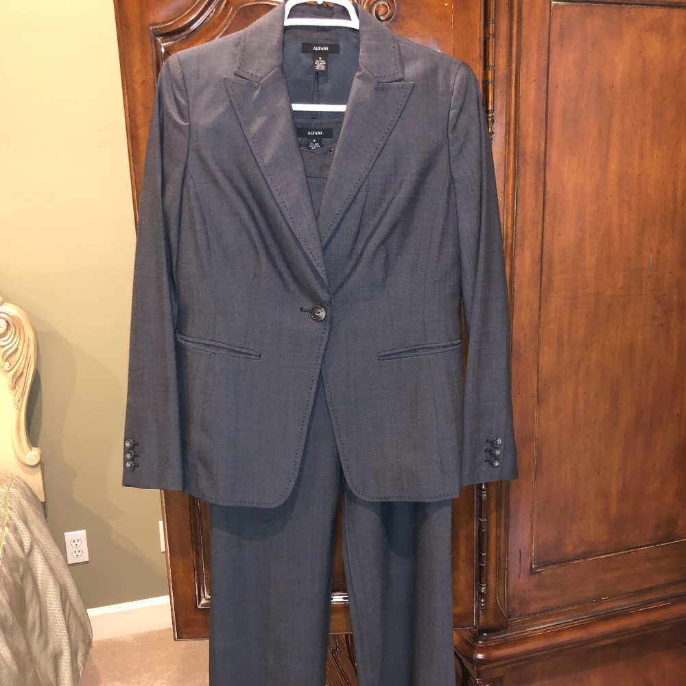 Gray Alfani Pant Suit  Womens Size 6